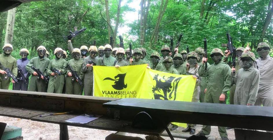 Des flamingants à un camp d'été à Cracovie en Pologne en 2018 (Source: vbj.org, d'où la photo a été enlevée) - Flaminganten op zomerkamp in Krakau, Polen in 2018 (Bron: vbj.org, waarop de foto werd verwijderd)